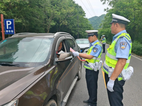 甘肃天水公安交警全面落实道路交通安全“严管十条”措施