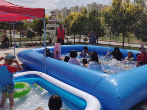 “缤纷夏日，与你相约”共建美好社区