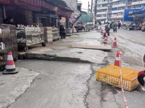 四川内江市中区牌楼街道改造污水管道力解群众烦忧