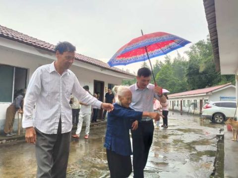 扎根基层献仁心 履职为民担使命——记江西信丰县第十九届人大代表、安西镇卫生院院长朱龙生