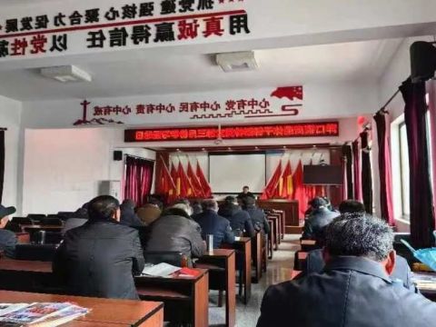 学习两会精神 彰显“银发”担当