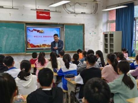 用心办学  潜心育人——记江西省信丰县第一小学党支部书记黄名伟