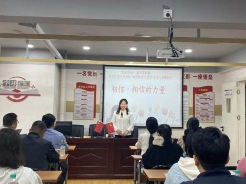 党员进社区：江西章贡区第八保育院“家庭教育大讲堂”走进社区