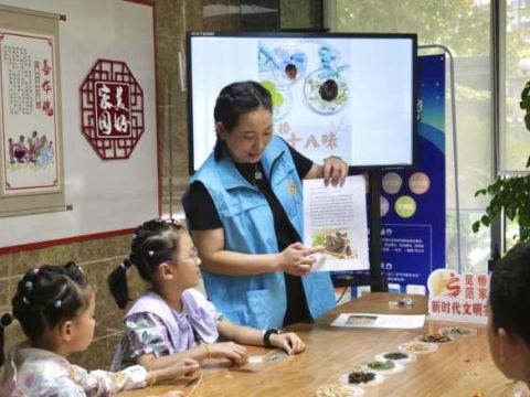 住进水晶宫里的中药——“笕十八”滴胶挂件手作