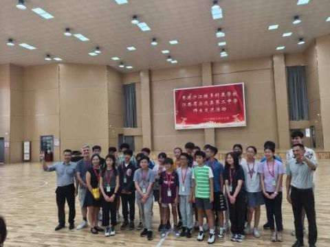 香港沪江维多利亚学校师生一行莅临江西安远二中交流