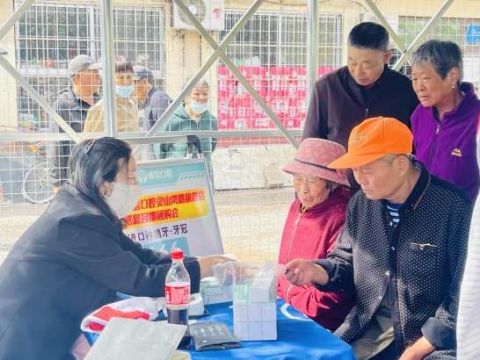 青岛市黄岛区珠山路社区弘扬雷锋精神，践行“霜洁冰清”公益初心