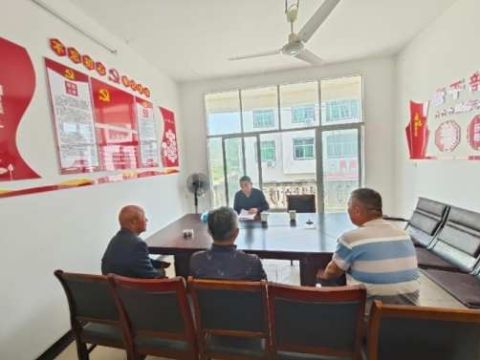 江西武宁：横路乡退休干部党支部深入学习贯彻中央八项规定精神