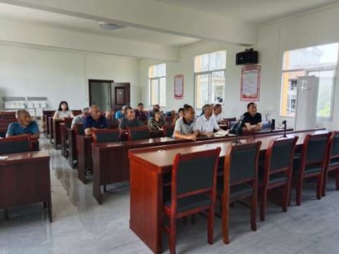 江西省乐安县增田镇东湖村两委组织部召开的全省党员干部认真学习贯彻中央八项规定精神视频会议