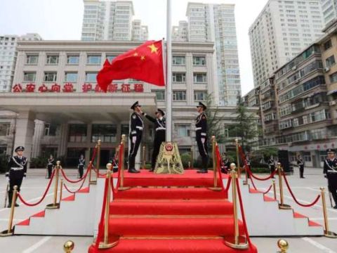 兰州公安举行庆祝中国共产党成立104周年升国旗仪式