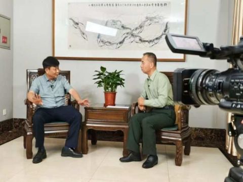 跨越四十年的承诺: 一名老兵的硝烟与归途