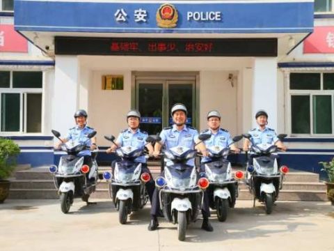 【现代警务探索】乘“枫”穿巷护民生 兰州市公安局安宁分局安宁西路派出所骑行队的平安速递