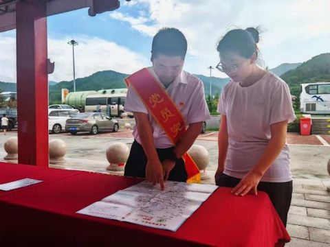 河北高速燕赵驿行集团承德分公司：党员先锋护守高温下的“红色风景线”