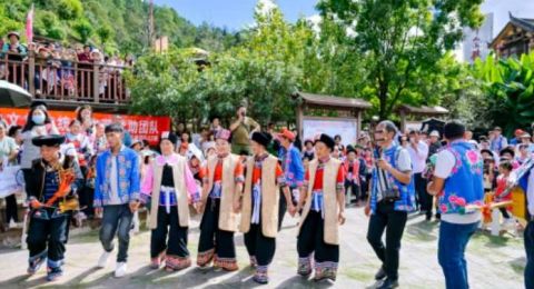 南华龙川镇：党建引领浇灌民族团结进步之花