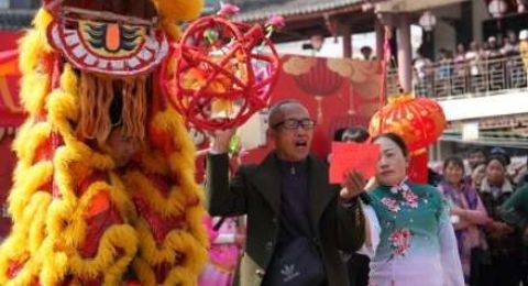 花灯盛景里的民俗华章