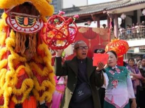 花灯盛景里的民俗华章