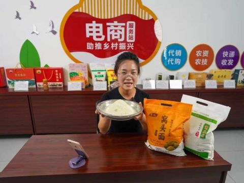 沧州吴桥县桑园镇第八屯党总支：党建引领电商发展 趟出强村富民路