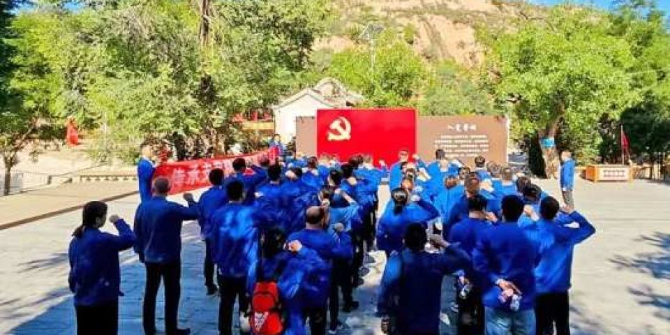 以“四强化四争做”深化学习教育成效
