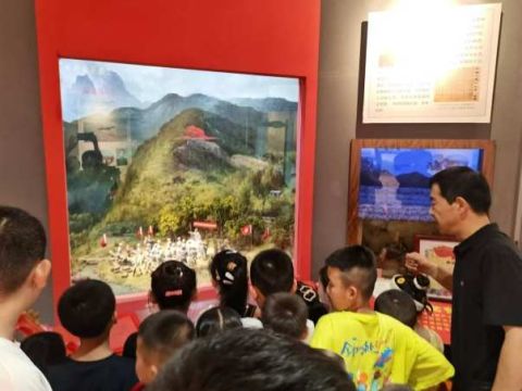 做红色传承人&mdash;&mdash;礼县公安局开展警娃红色研学夏令营体验活动