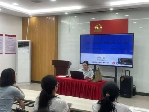 VR基地党群服务中心联合开展劳动法专题解读活动 筑牢企业法治发展基石