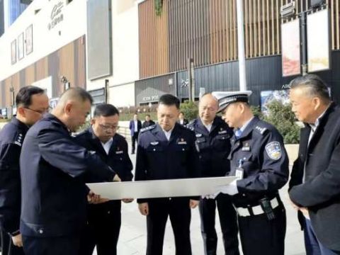 甘肃省公安厅党委副书记、副厅长肖春同志在兰州调研道路交通管理工作