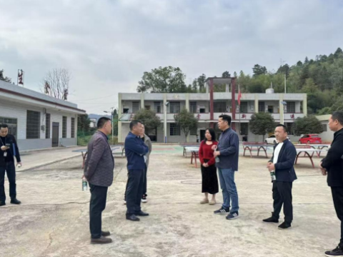 聚焦校园安全与民生保障——蒋凯兵书记一行深入湖南省邵阳县小溪市镇中心完全小学开展专项督查工作