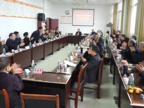 四川巴中化成镇深入学习贯彻党的四中全会精神凝聚乡村振兴发展新动力