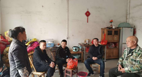 江西安远县塘村乡：精准纾困解民忧 党员助农暖民心