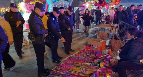 甘肃礼县公安局特警大队筑牢烟花爆竹安全防线
