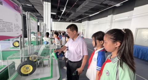 党建引领研学实践 科技筑梦点亮童心&mdash;&mdash;江西信丰县九渡小学开展科技馆科普研学活动