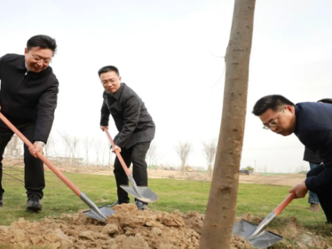 植树造林增添新绿 共建生态美好家园│江苏盐城大丰区委书记李志军参加义务植树活动