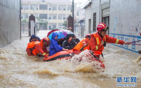 洪流敢挡 火海敢闯——江西省九江市消防救援支队盛绽“火焰蓝”