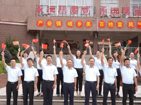 喜迎二十大，献礼建党节——江西宁都县实验学校举行《唱支山歌给党听》快闪活动