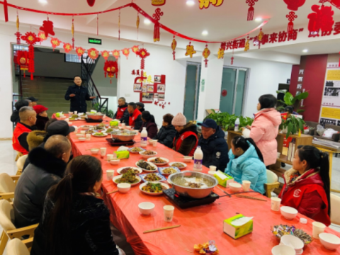 一顿“微网浓情”的年夜饭——四川省成都市新津区普兴街道骑龙社区空（独）老人年夜饭侧记